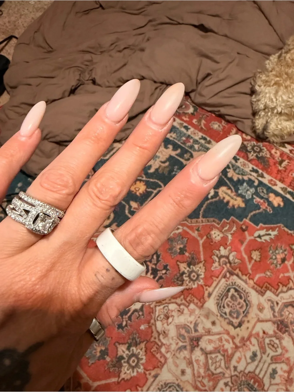 Oura Silver Smart Ring with White Charging Pad and Gray Cable
